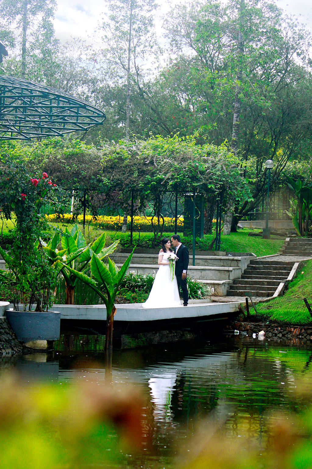 Detail Foto Prewedding Di Taman Bunga Nusantara Nomer 25