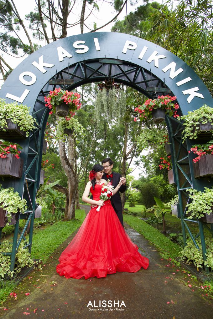 Detail Foto Prewedding Di Taman Bunga Nusantara Nomer 51