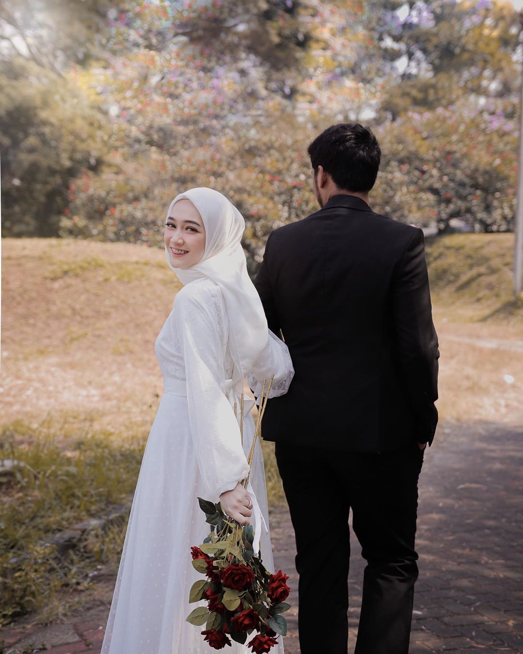 Detail Foto Prewedding Gaun Putih Nomer 10