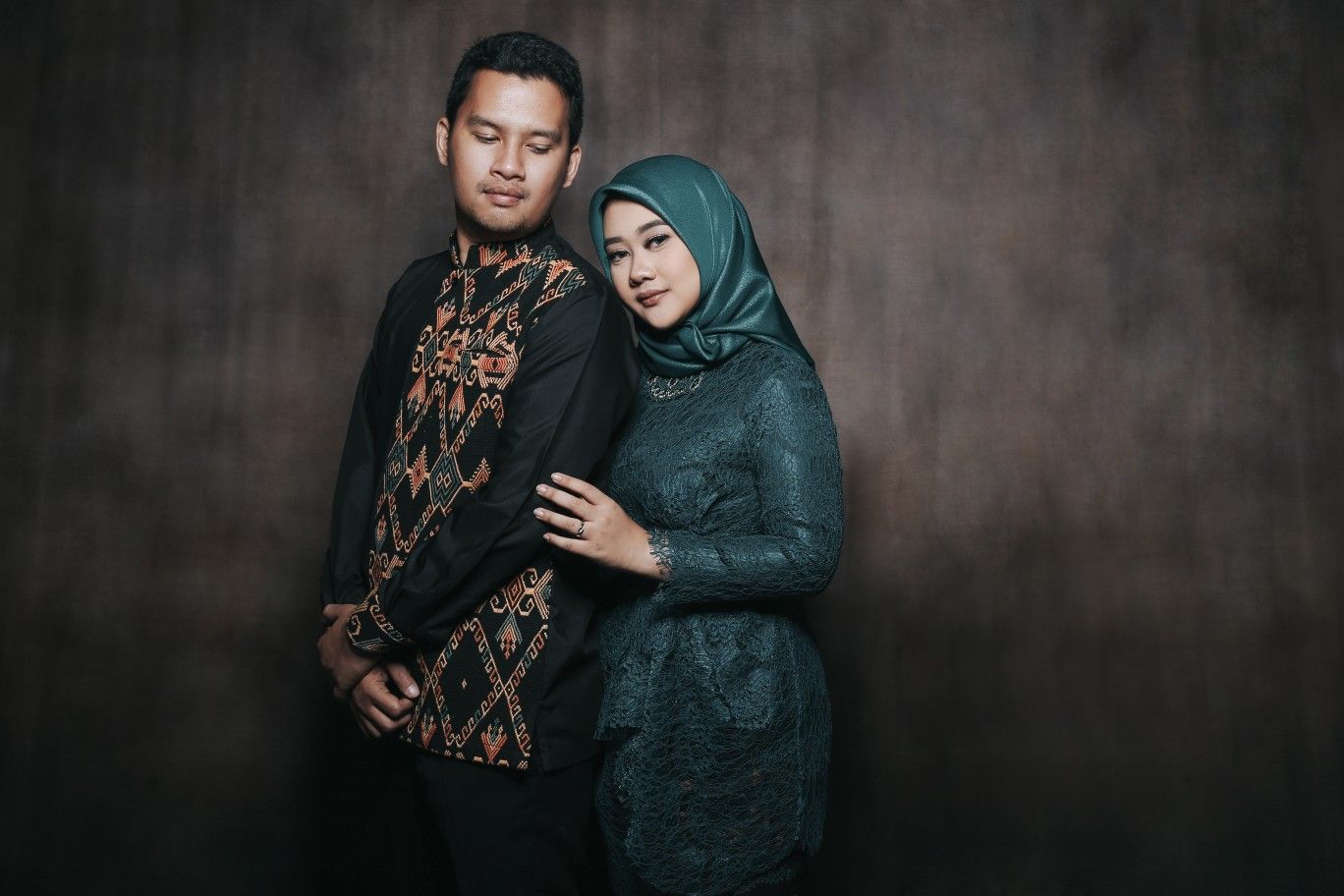 Detail Foto Prewedding Indoor Hijab Nomer 47