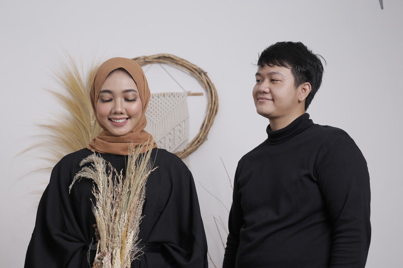 Detail Foto Prewedding Indoor Hijab Nomer 10