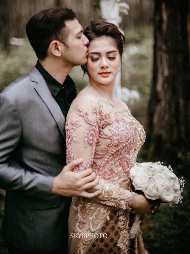 Detail Foto Prewedding Indoor Kebaya Nomer 17