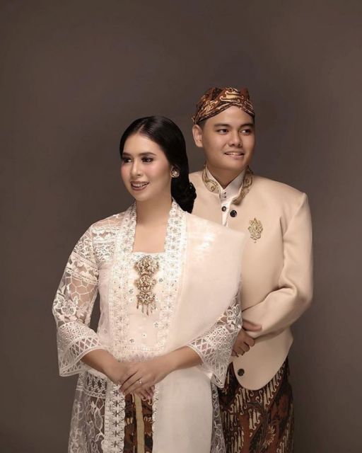 Detail Foto Prewedding Indoor Kebaya Nomer 3