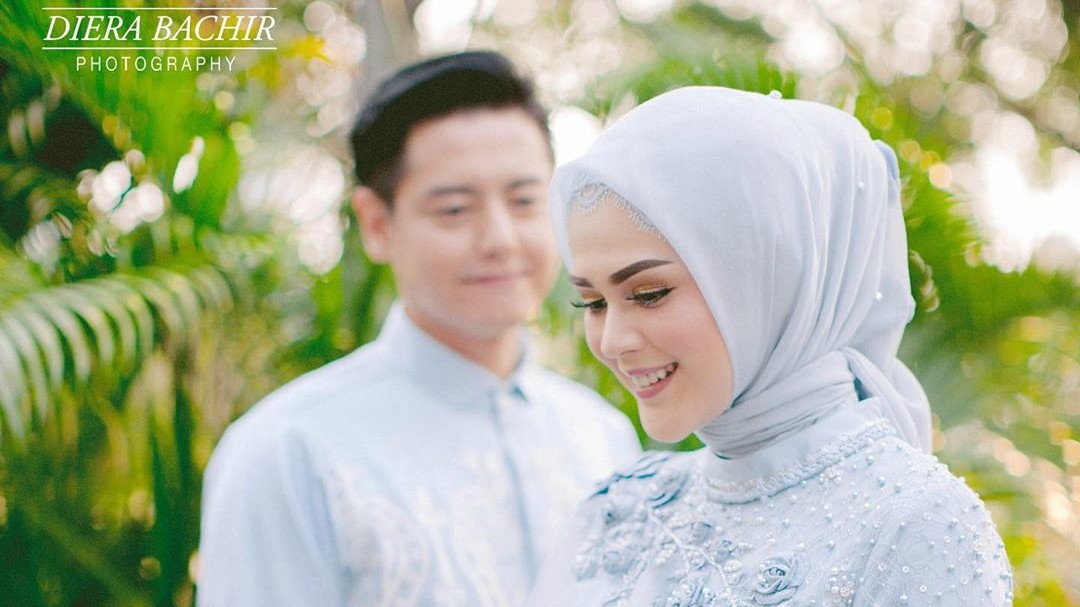 Detail Foto Prewedding Islami Di Masjid Nomer 19