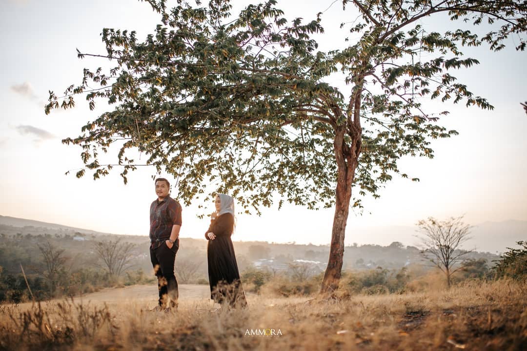 Detail Foto Prewedding Islami Di Pantai Nomer 31