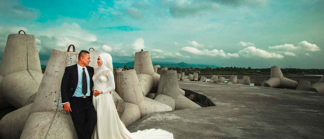 Detail Foto Prewedding Islami Di Pantai Nomer 43