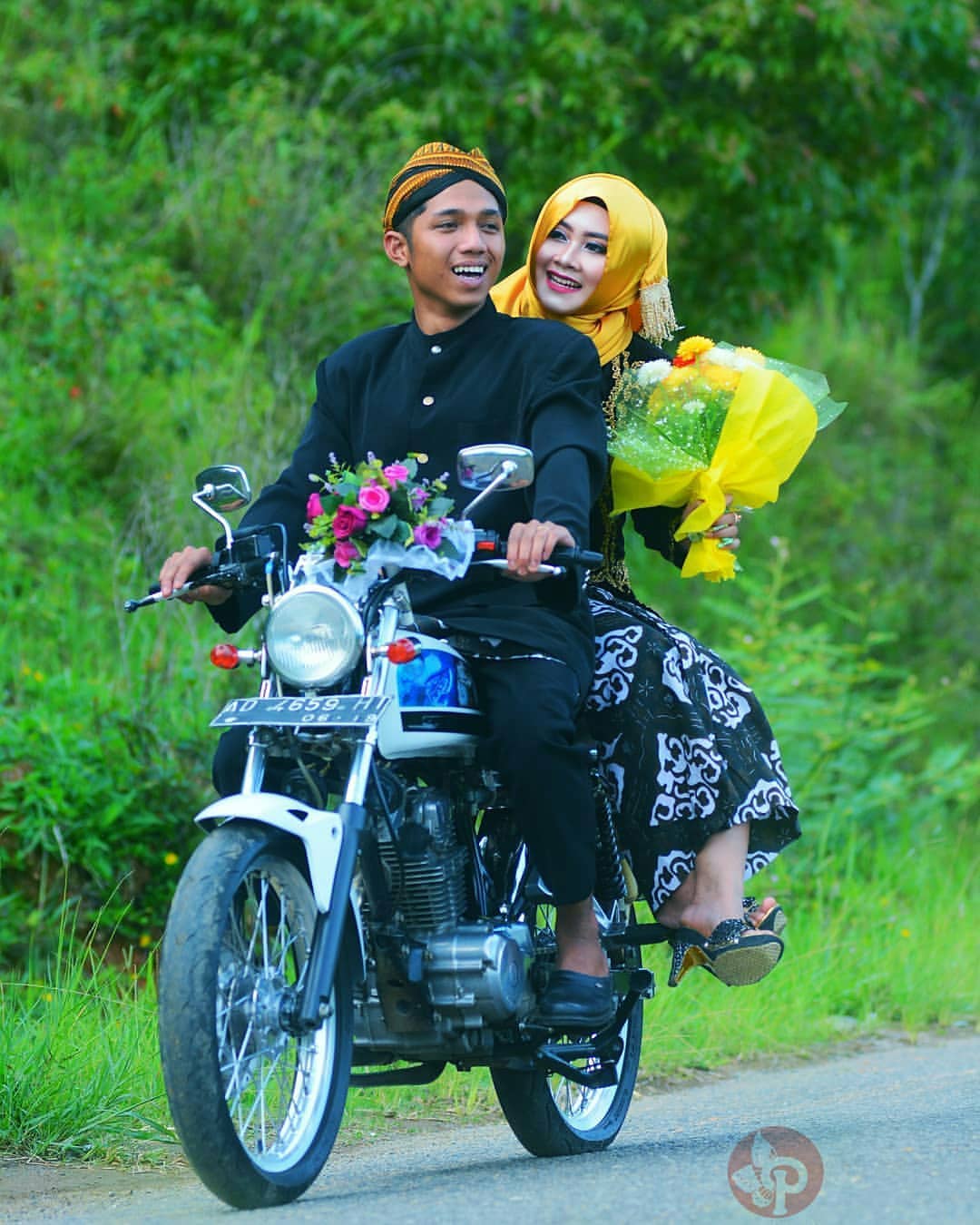 Detail Foto Prewedding Motor Cb Nomer 16