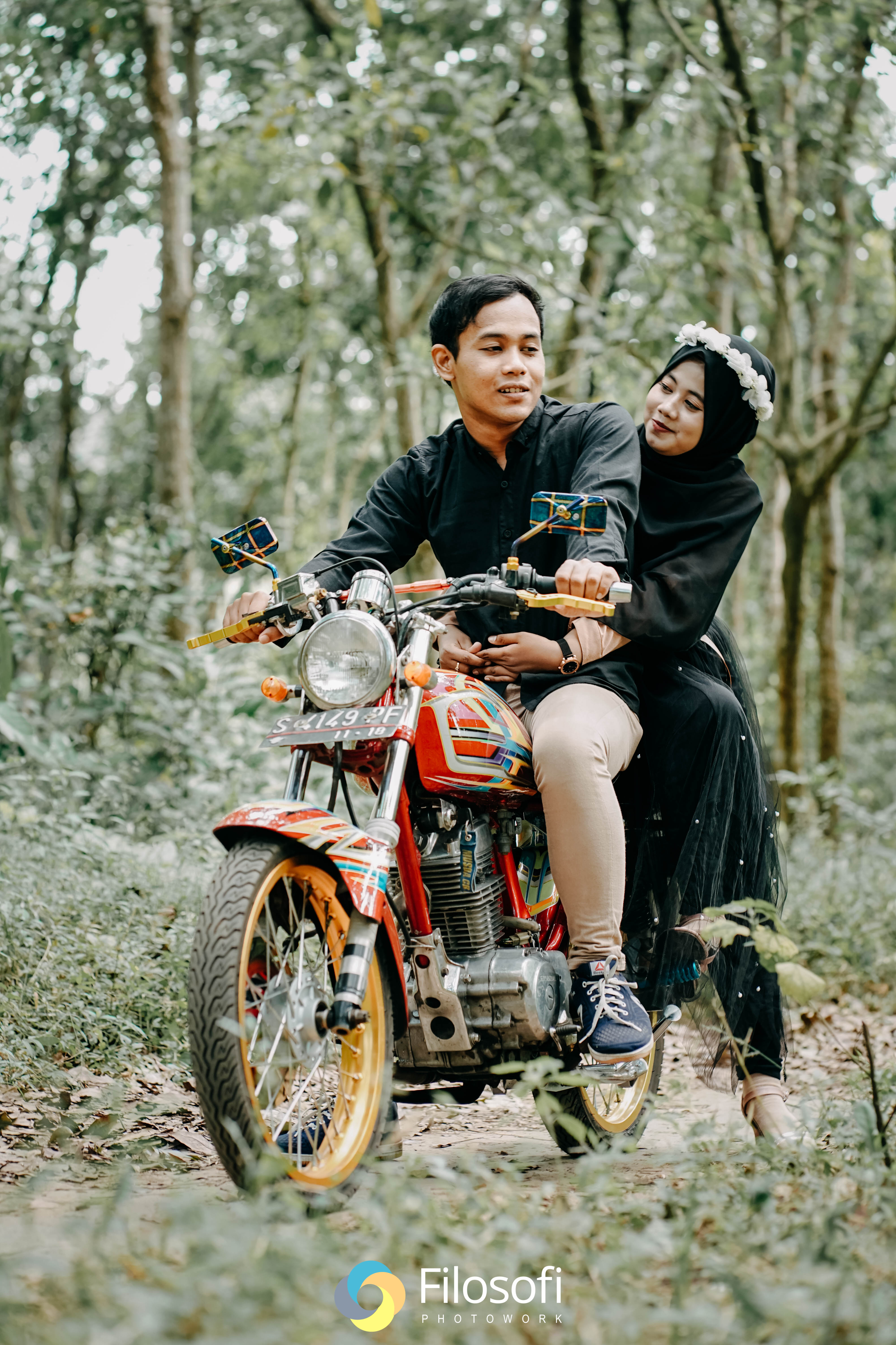 Detail Foto Prewedding Motor Cb Nomer 24