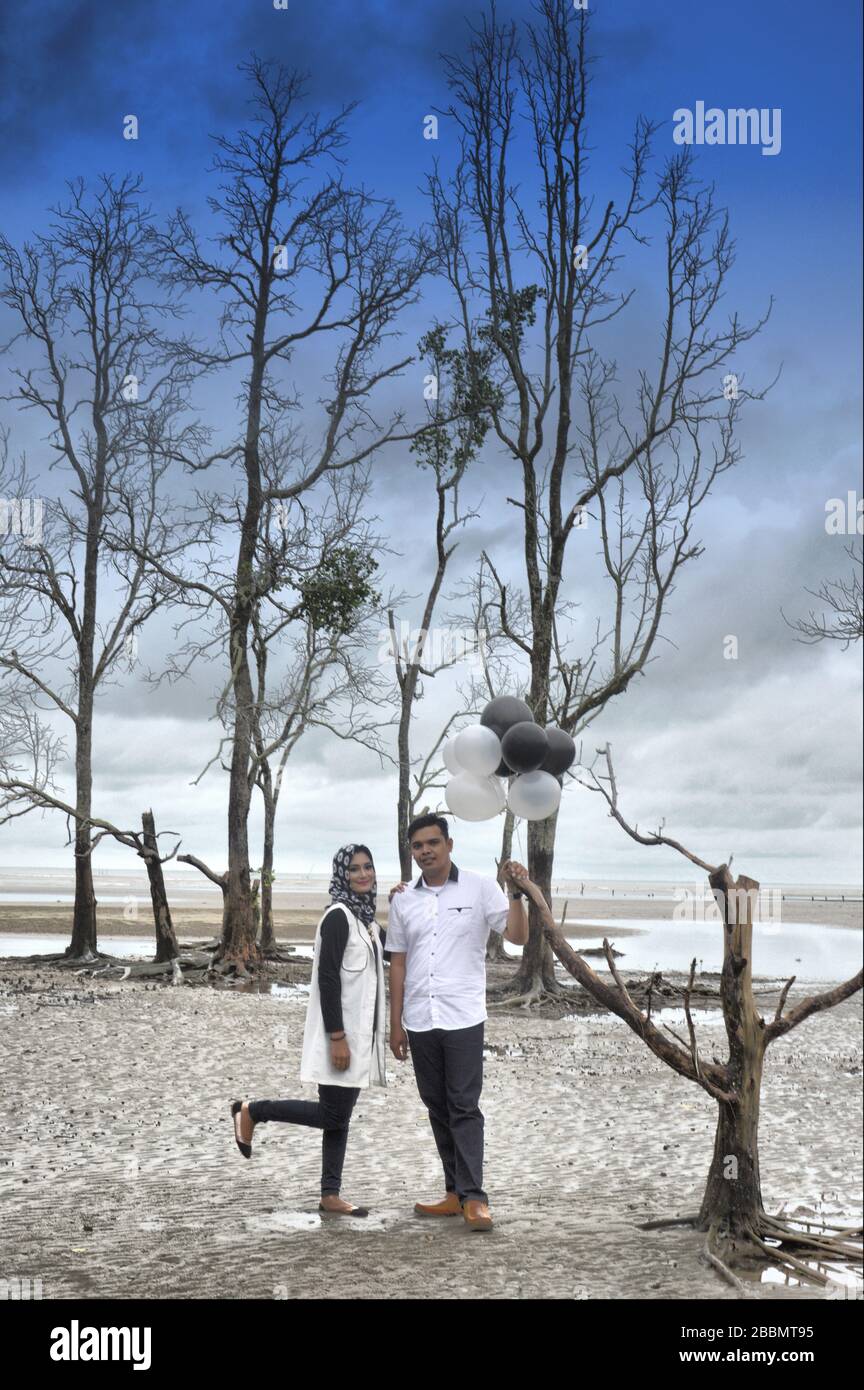 Detail Foto Prewedding Muslim Casual Nomer 31