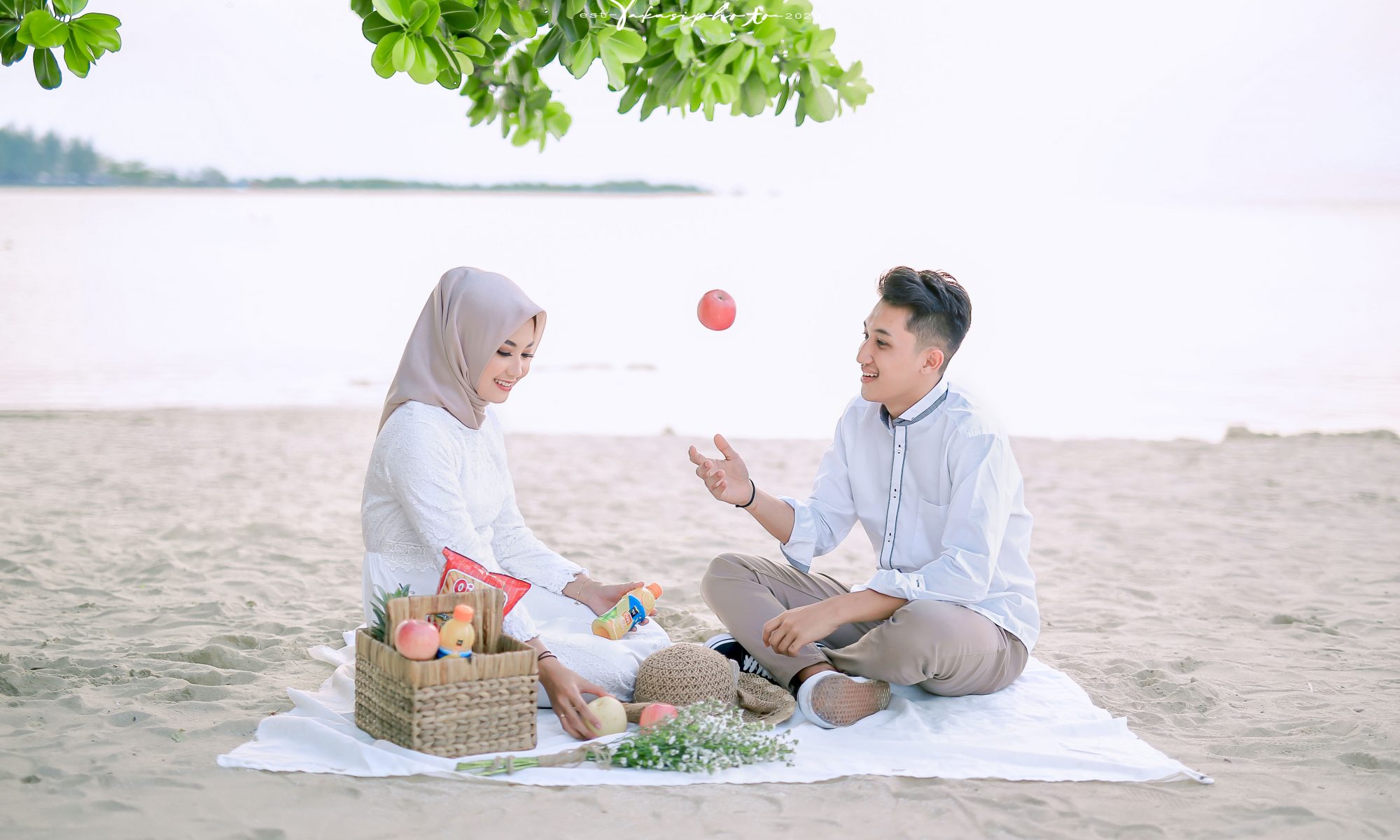 Detail Foto Prewedding Outdoor Casual Nomer 29