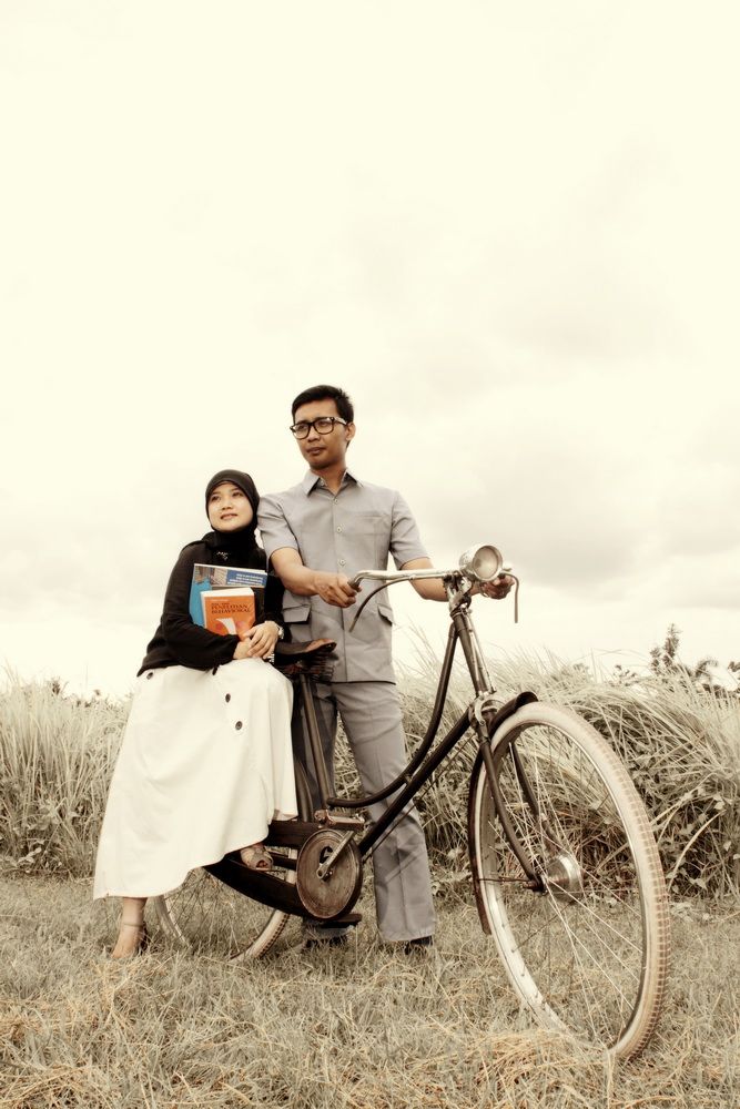 Detail Foto Prewedding Outdoor Muslim Nomer 4