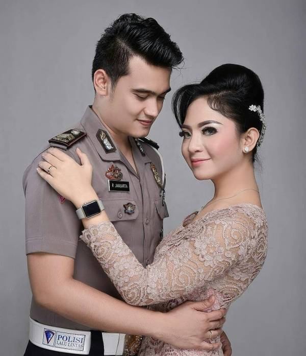 Detail Foto Prewedding Polisi Dan Perawat Nomer 6