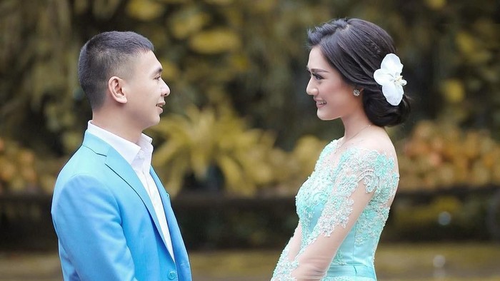 Detail Foto Prewedding Raditya Dika Nomer 56