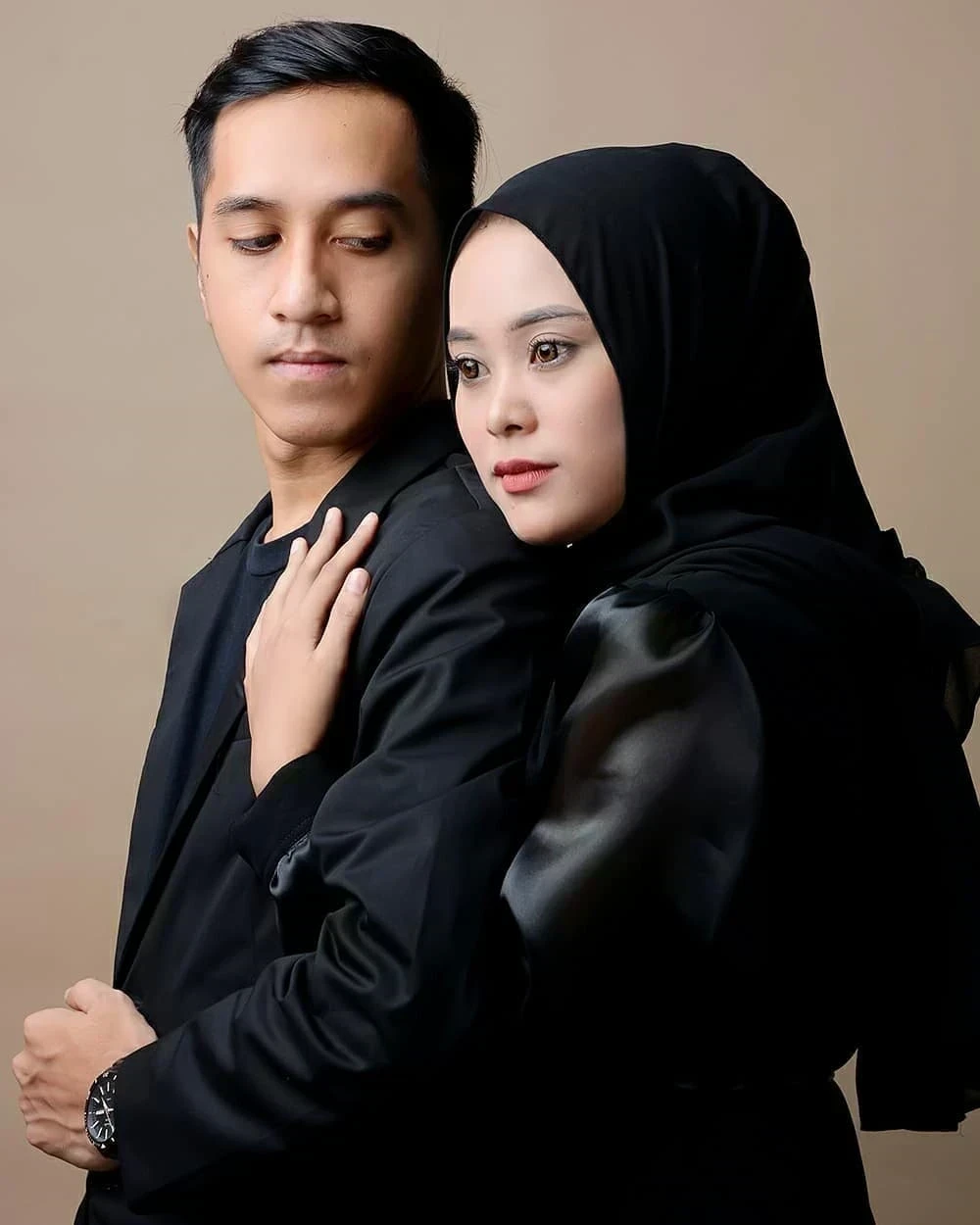 Detail Foto Prewedding Studio Simple Nomer 19