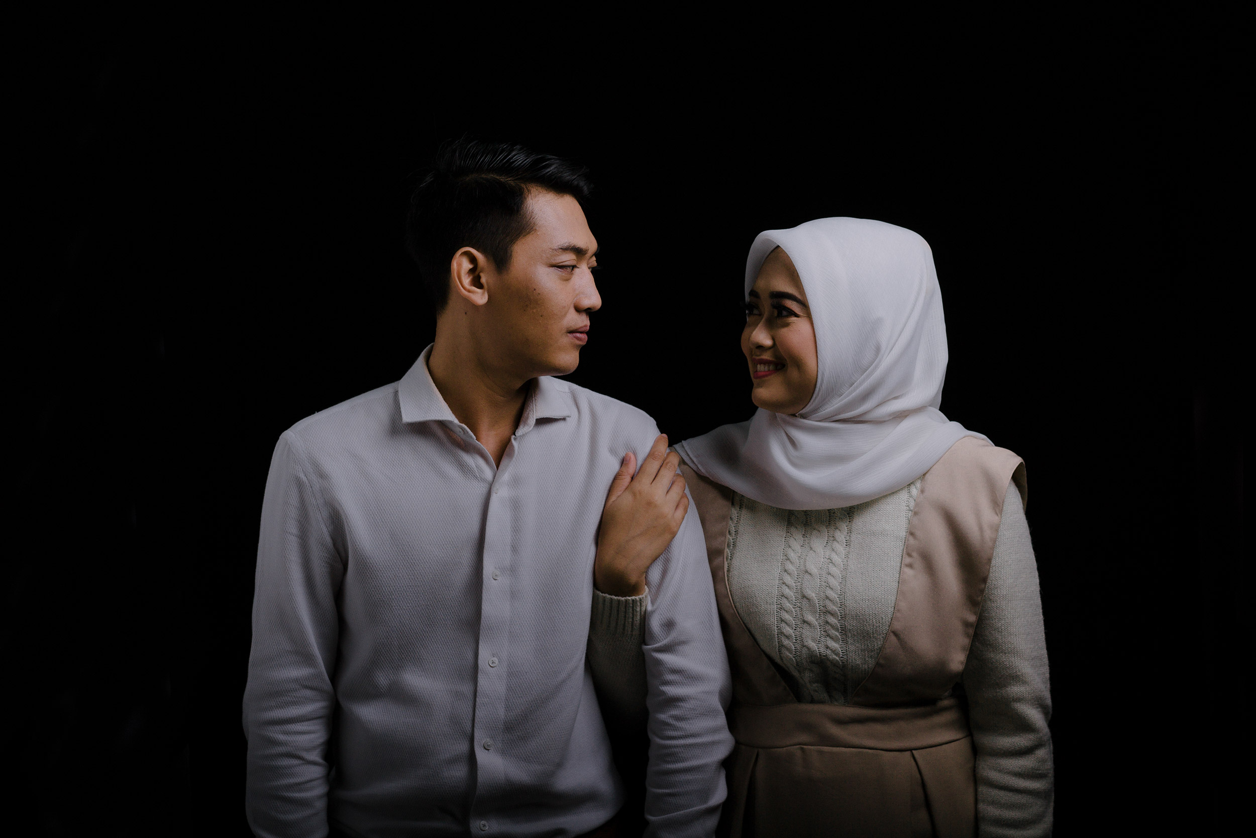 Detail Foto Prewedding Studio Simple Nomer 20