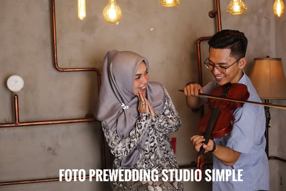 Detail Foto Prewedding Studio Simple Nomer 31