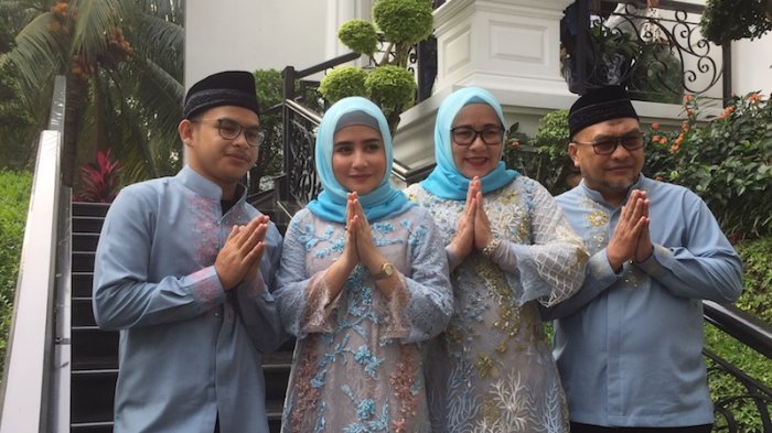 Detail Foto Prilly Dan Keluarga Nomer 3