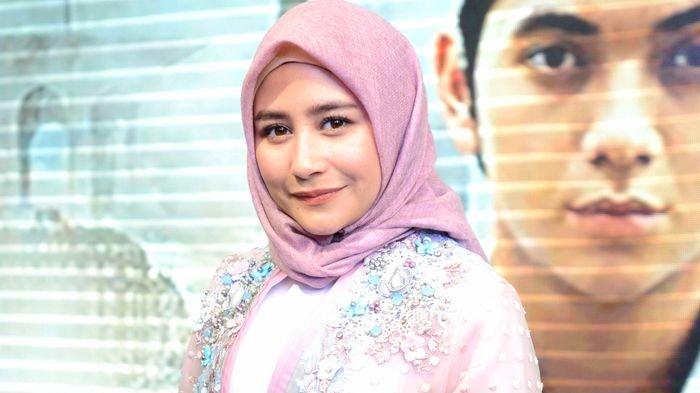 Detail Foto Prilly Dan Keluarga Nomer 53