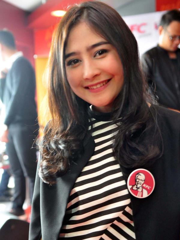 Foto Prilly Latuconsina Terbaru 2015 - KibrisPDR