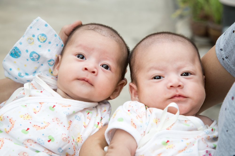 Detail Foto Proses Melahirkan Bayi Kembar Nomer 38