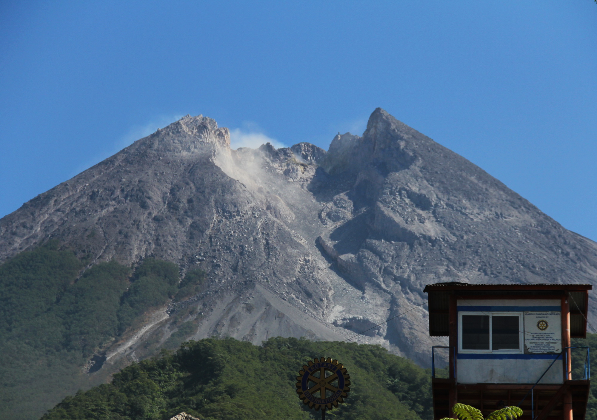 Detail Foto Puncak Garuda Merapi Nomer 30