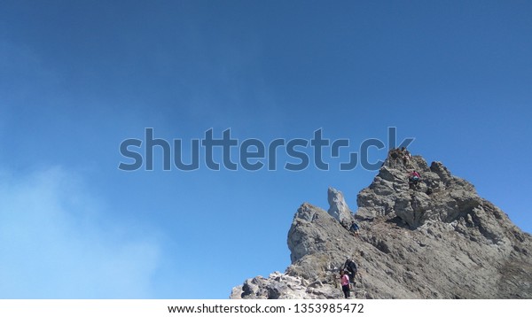 Detail Foto Puncak Garuda Merapi Nomer 43