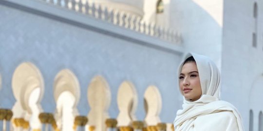 Detail Foto Raline Shah Berhijab Nomer 28