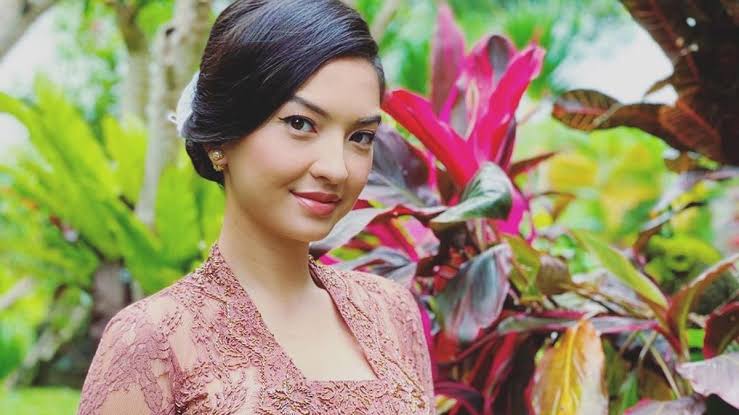 Detail Foto Raline Shah Dan Keluarga Nomer 44