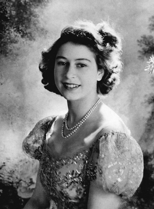 Detail Foto Ratu Elizabeth Waktu Muda Nomer 47