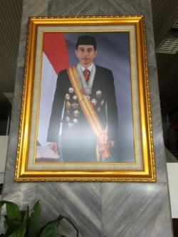 Detail Foto Resmi Presiden Jokowi Nomer 26