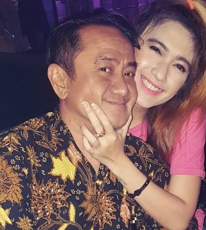 Detail Foto Revi Mariska Dan Keluarga Nomer 17