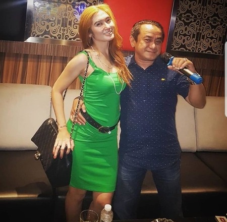 Detail Foto Revi Mariska Dan Keluarga Nomer 9