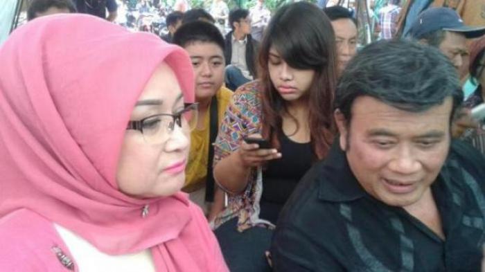 Detail Foto Rhoma Irama Dan Keluarga Nomer 49