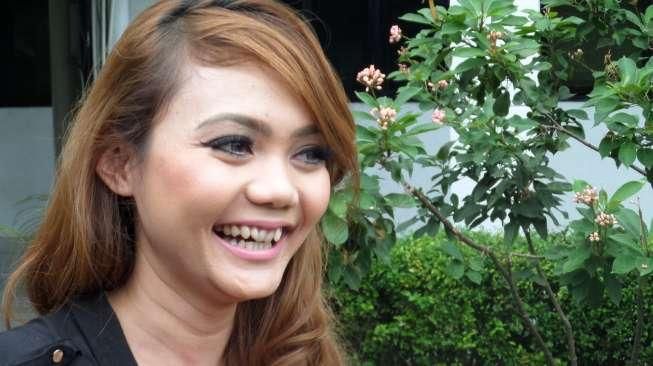 Detail Foto Rina Nose Nomer 43