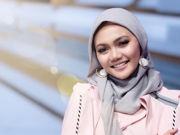 Detail Foto Rina Nose Berhijab Nomer 12