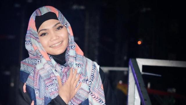 Detail Foto Rina Nose Berhijab Nomer 42