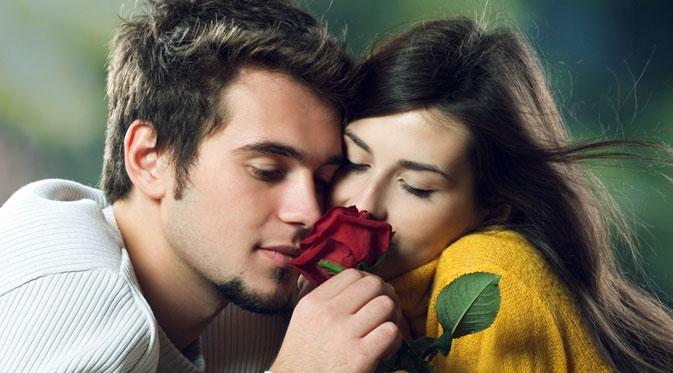 Detail Foto Romantis Pasangan Kekasih Nomer 40