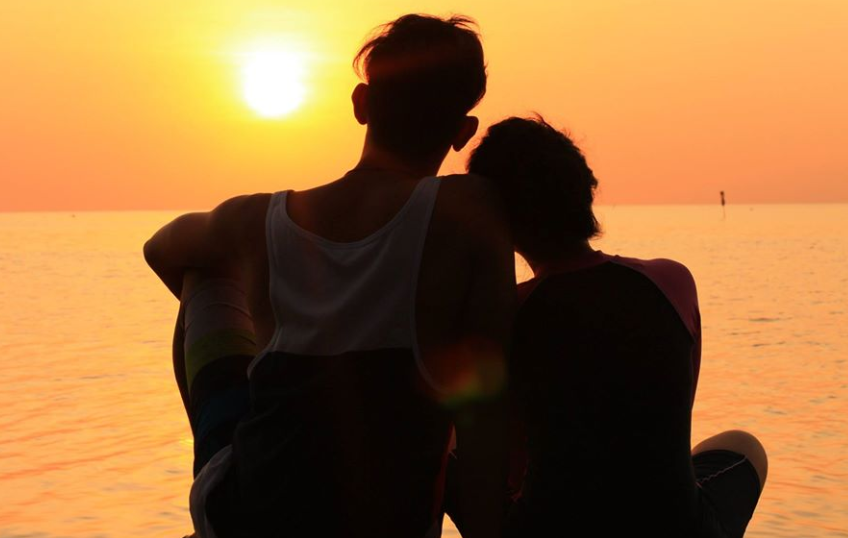 Foto Romantis Saat Sunset - KibrisPDR