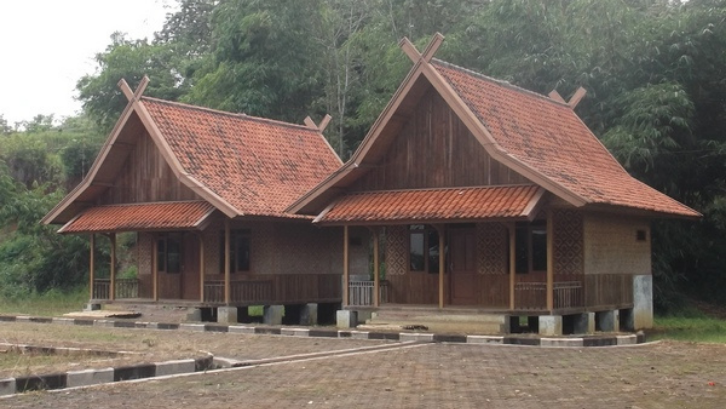 Detail Foto Rumah Adat Jawa Barat Nomer 14