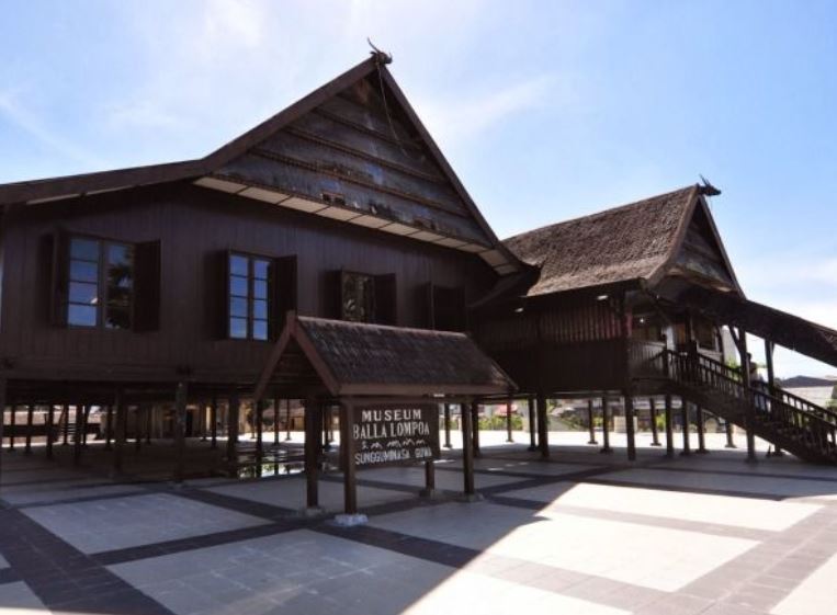 Detail Foto Rumah Adat Sulawesi Selatan Nomer 9