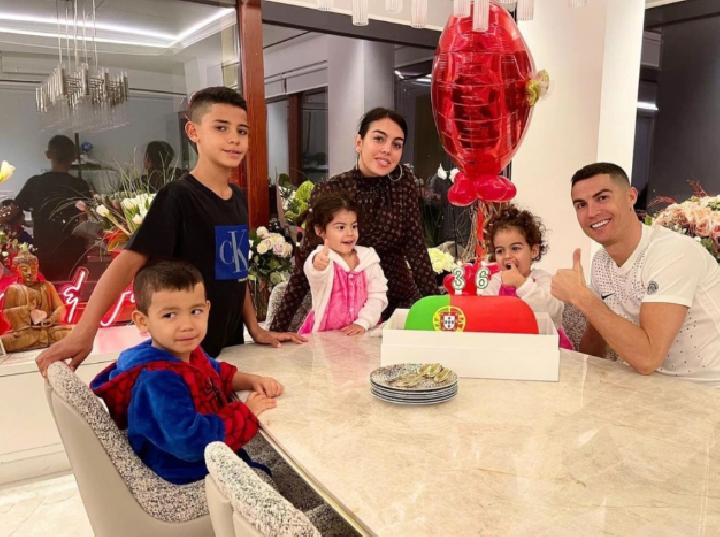 Detail Foto Rumah Cristiano Ronaldo Nomer 25