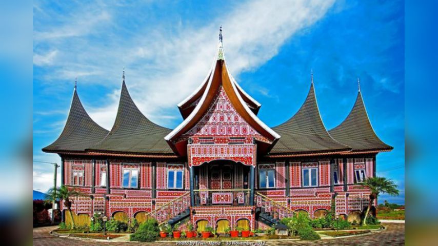 Detail Foto Rumah Gadang Minang Nomer 12