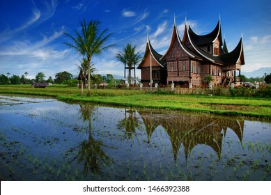 Detail Foto Rumah Gadang Minang Nomer 9