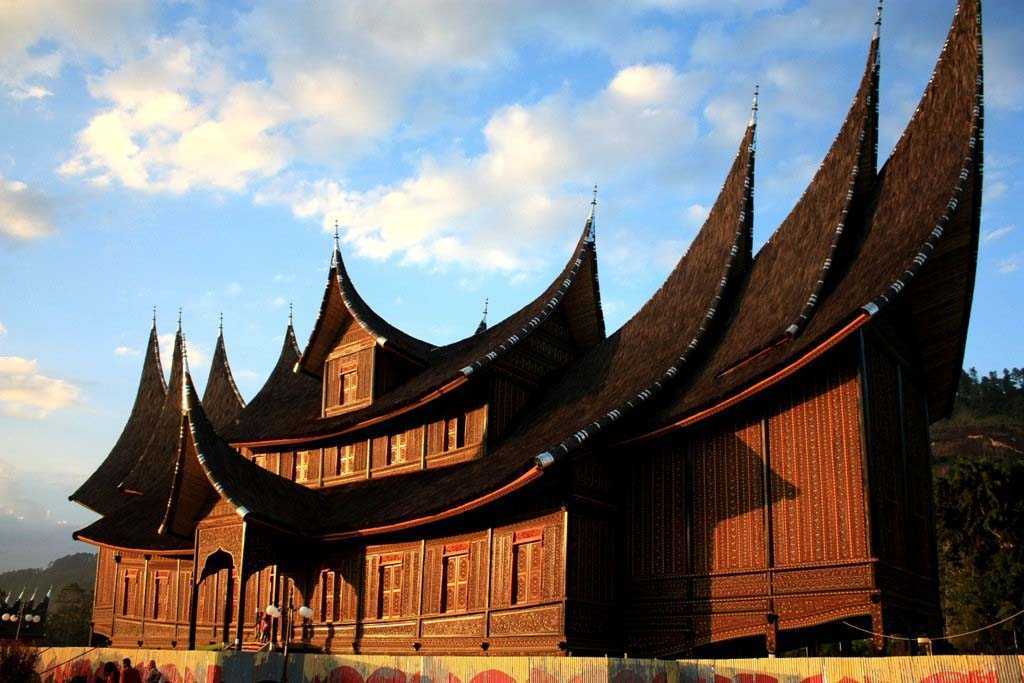 Detail Foto Rumah Gadang Minang Nomer 10