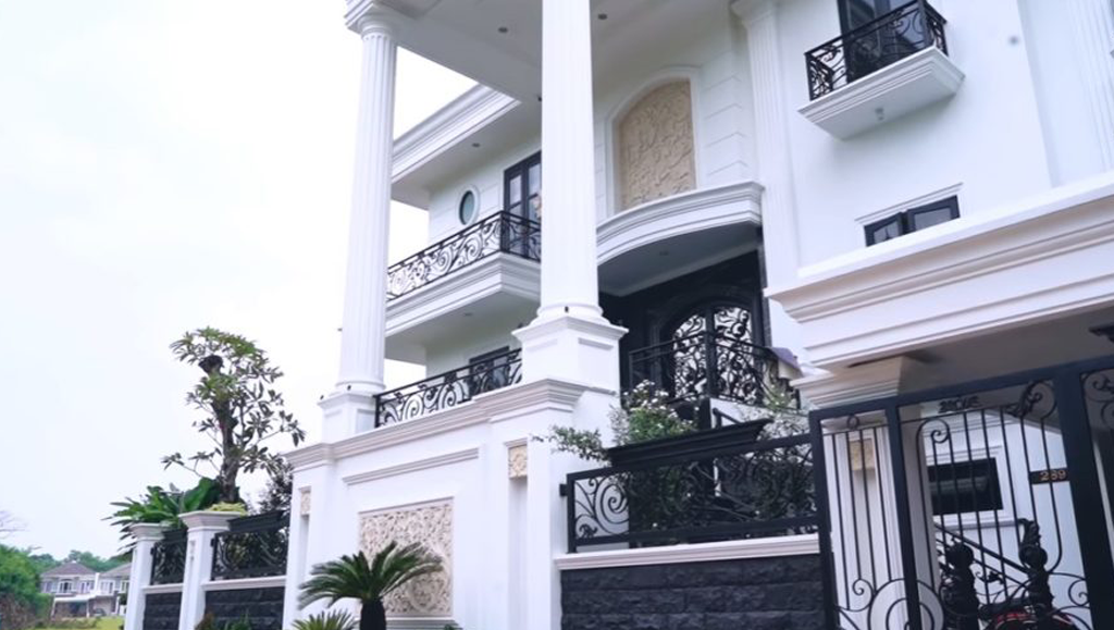 Detail Foto Rumah Prilly Nomer 17