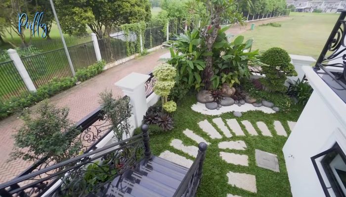 Detail Foto Rumah Prilly Nomer 26