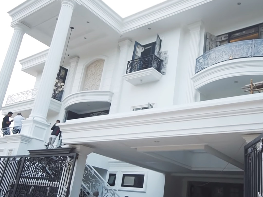 Detail Foto Rumah Prilly Nomer 50