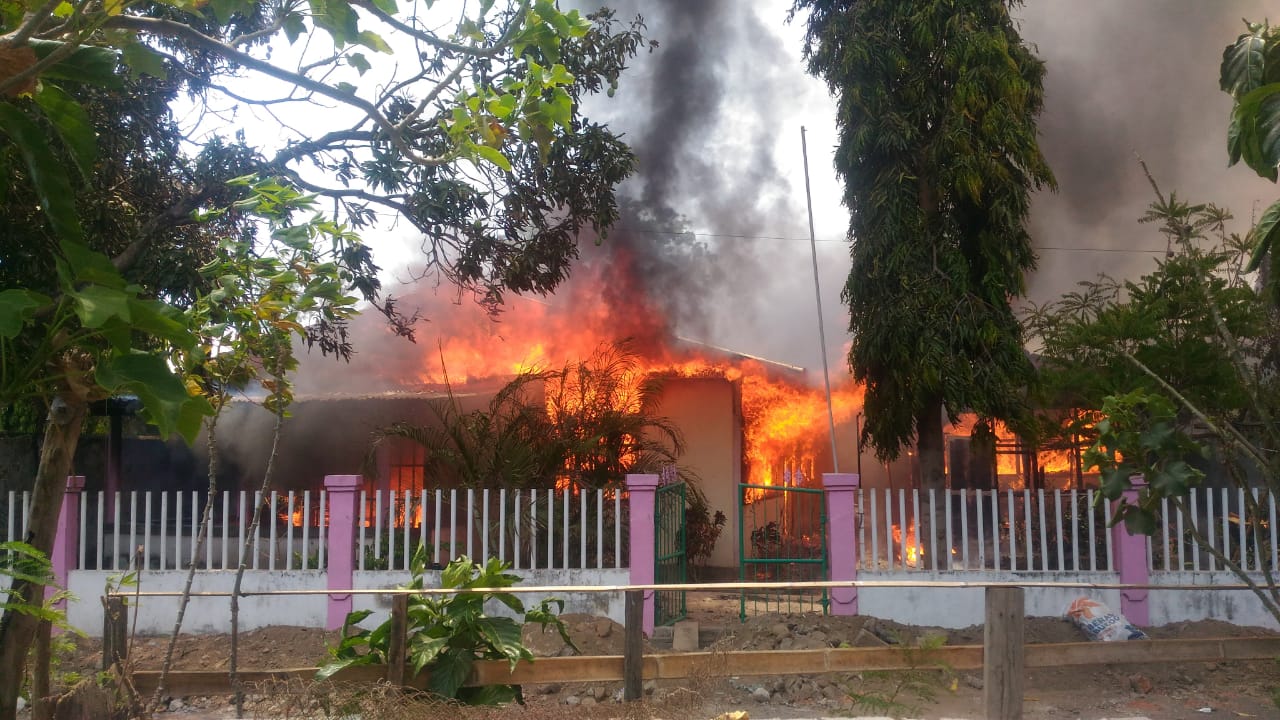 Detail Foto Rumah Terbakar Nomer 2