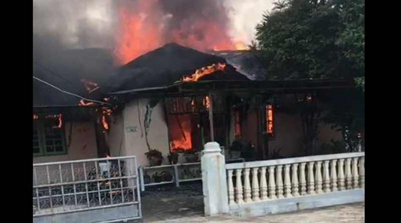 Detail Foto Rumah Terbakar Nomer 14