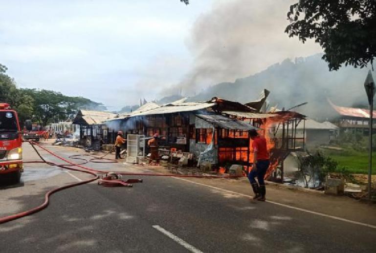 Detail Foto Rumah Terbakar Nomer 42